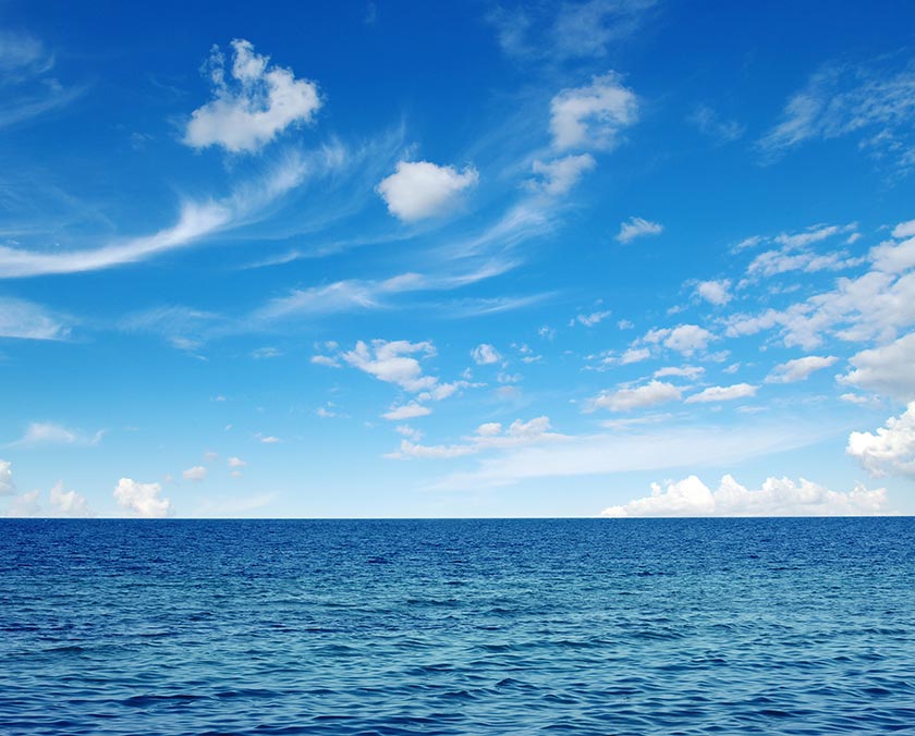 蔚蓝色的海平面风光美景摄影图片