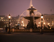 夜晚城市雕塑喷泉景观影楼背景图片