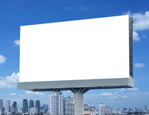 城市建筑与空白广告牌高清图片