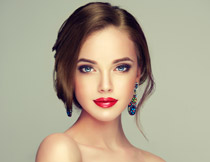 紅唇濃妝發型美女攝影高清圖片